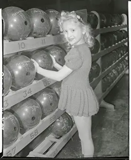 Twinkle Watts Chosing Bowling Ball