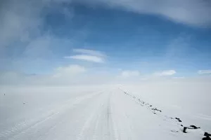 Tyre tracks in the snow, winter landscape, Vatnajoekull Glacier, Icelandic Highlands, Iceland, Europe