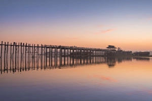 Images Dated 16th December 2014: U Bein Bridge in morning