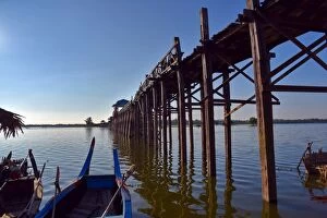 Images Dated 13th January 2016: u bein bridge with tourist boat Myanmar
