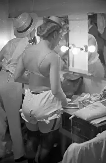 Musical Prints: Undressing Backstage