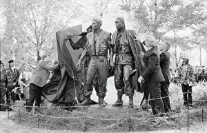 Towel Prints: Unveiling of Vietnam Veteran's Memorial Statue