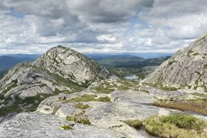 Stefan Auth Travel Photography Collection: Upland fjell, granite rocks, Mt Vestre Roholtsfjell, 1018m, near Vradal, Vradal, Telemark, Norway
