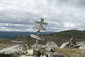 Images Dated 16th July 2012: Upland fjell, Peer Gynt Stien hiking trail, signposts at Mt Ruten, 1516m, towards Fefor, Oppland