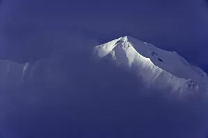 Images Dated 26th June 2006: USA, Alaska, Denali National Park, summit of Mt. McKinley in fog, dawn
