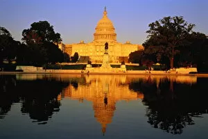 Images Dated 30th November 2018: USA, Washington DC, Capitol Building, evening