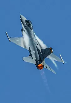 Airplanes Collection: A USAF Lockheed Martin F-16C Viper going vertical in afterburner