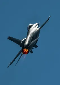 Airplane Prints: A USAF Lockheed Martin F-16C Viper going vertical in afterburner