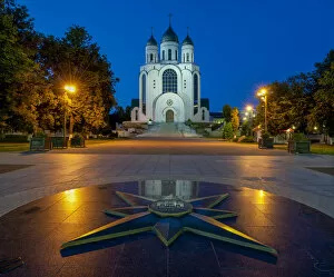 Images Dated 20th August 2014: ussian Orthodox Cathedral of Christ the Saviour, in front star with geographic directions