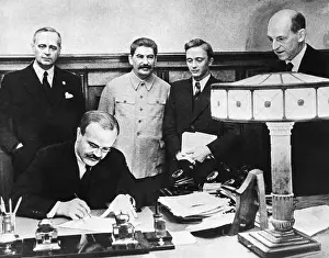Premier Prints: USSR and Germany Sign Treaty Over Border