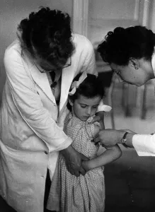 M Med Inje Prints: Vaccination