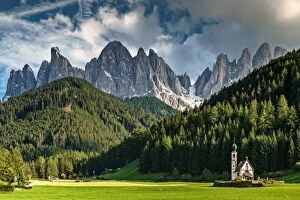 Images Dated 25th September 2015: Val Di Funes