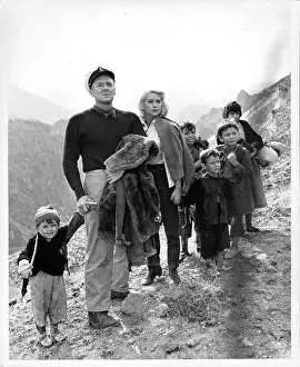Lac0044 Prints: Van Johnson And Martine Carol In Action Of The Tiger