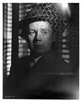 Lac0027 Prints: Van Johnson In Scene Of The Crime