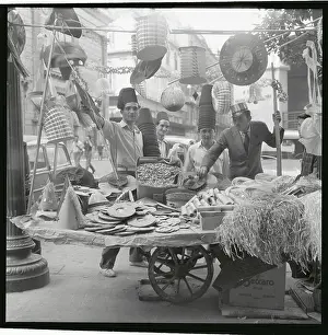 Naples Prints: Vendors Selling Paper Hats