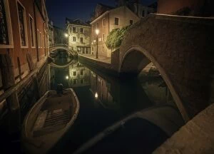 Images Dated 4th August 2010: Venice in the night