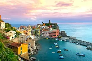 Images Dated 28th September 2015: Vernazza, Cinque Terre, Italy