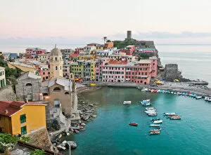 Images Dated 22nd November 2013: Vernazza Italy