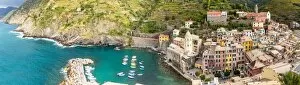 Images Dated 9th October 2014: Vernazza the jewel of Cinque Terre, Italy