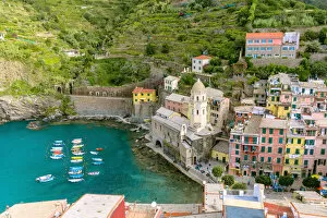 Images Dated 9th October 2014: Vernazza small town, Cinque Terre, Liguria, Italy