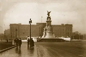England Royalty Black Prints: Victoria Memorial