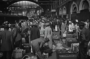 Huty31612 Prints: Victoria Station Arrivals