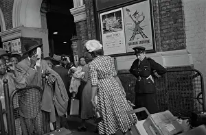 Huty31612 Prints: Victoria Station Arrivals
