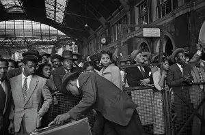 Huty31612 Prints: Victoria Station Arrivals