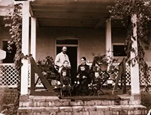 Images Dated 22nd April 2018: Victorian Family