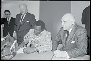 Vida Blue Signing Contract