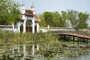 Vietnamese Culture Gallery: Vietnam Bouddhist Temple entrance in Lumbini