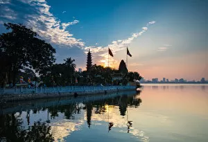 Images Dated 6th December 2016: Vietnam - Tran Quoc Pagoda Landscape Sunset