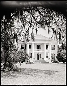 Antebellum Prints: Front View Of An Antebellum Mansion