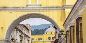 Images Dated 29th January 2017: View through Arco de Santa Catalina (Santa Catalina Arch) Antigua Guatemala