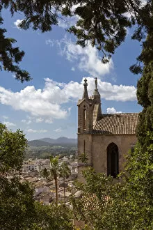 Images Dated 21st April 2014: View of Arta with the parish church Transfiguracio del Senyor, Arta, Majorca, Balearic Islands