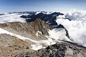 Ridge Prints: View during the ascent to the summit of Seelenkogel Mountain in the Pfelderertal valley