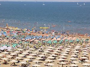 Images Dated 20th June 2012: View of the beach with parasols and sun loungers, Lignano Sabbiadoro, Udine, Adriatic Coast