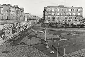 View over the Berlin Wall in 1985, Martin Gropius Building on the west side, today s