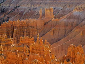Images Dated 27th October 2017: View of canyon with hoodoos, Bryce Canyon National Park, Utah, USA