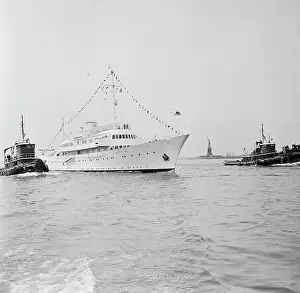 Tugboat Prints: View of Christina Arriving with Winston Churchill and Aristotle Onassis