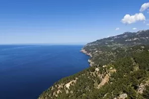 Images Dated 3rd May 2012: View of the cliffs with a remote house near Estellencs, Serra de Tramuntana, Northwestern Coast