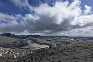 Images Dated 19th August 2011: View from the Fimmvorouhals plateau at the long-distance hiking trail from Skogar via