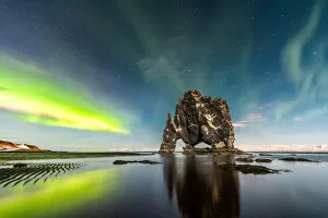 Images Dated 24th March 2013: A view of Hvitserkur with aurora dancing