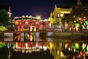 Images Dated 15th September 2011: View to Japanese Covered Bridge, Hoi An, Vietnam