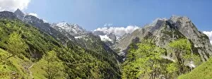 Images Dated 8th June 2013: View from the Knappenhauser to the snowy peaks of the Alpspitze and Zugspitze