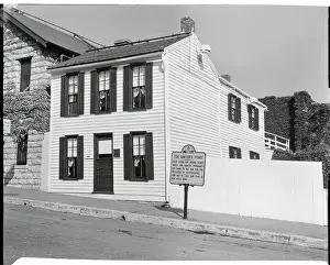 Hannibal Prints: View of Large Well Kept House