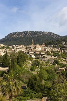 Images Dated 4th May 2012: View of the old town of Valldemossa with the parish church of Sant Bartomeu, Serra de Tramuntana