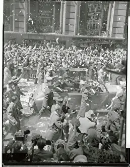 Vincent R Prints: View of Parade for Douglas MacArthur