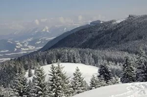 View from the peak of Mt Schwarzenberg to a snow-covered alpine upland and the Chiemgau Alps, Leitzachtal, bei Elbach