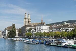 Images Dated 17th September 2012: View from Quaibruecke bridge over the Limmat river to the marina with the Limmat quay